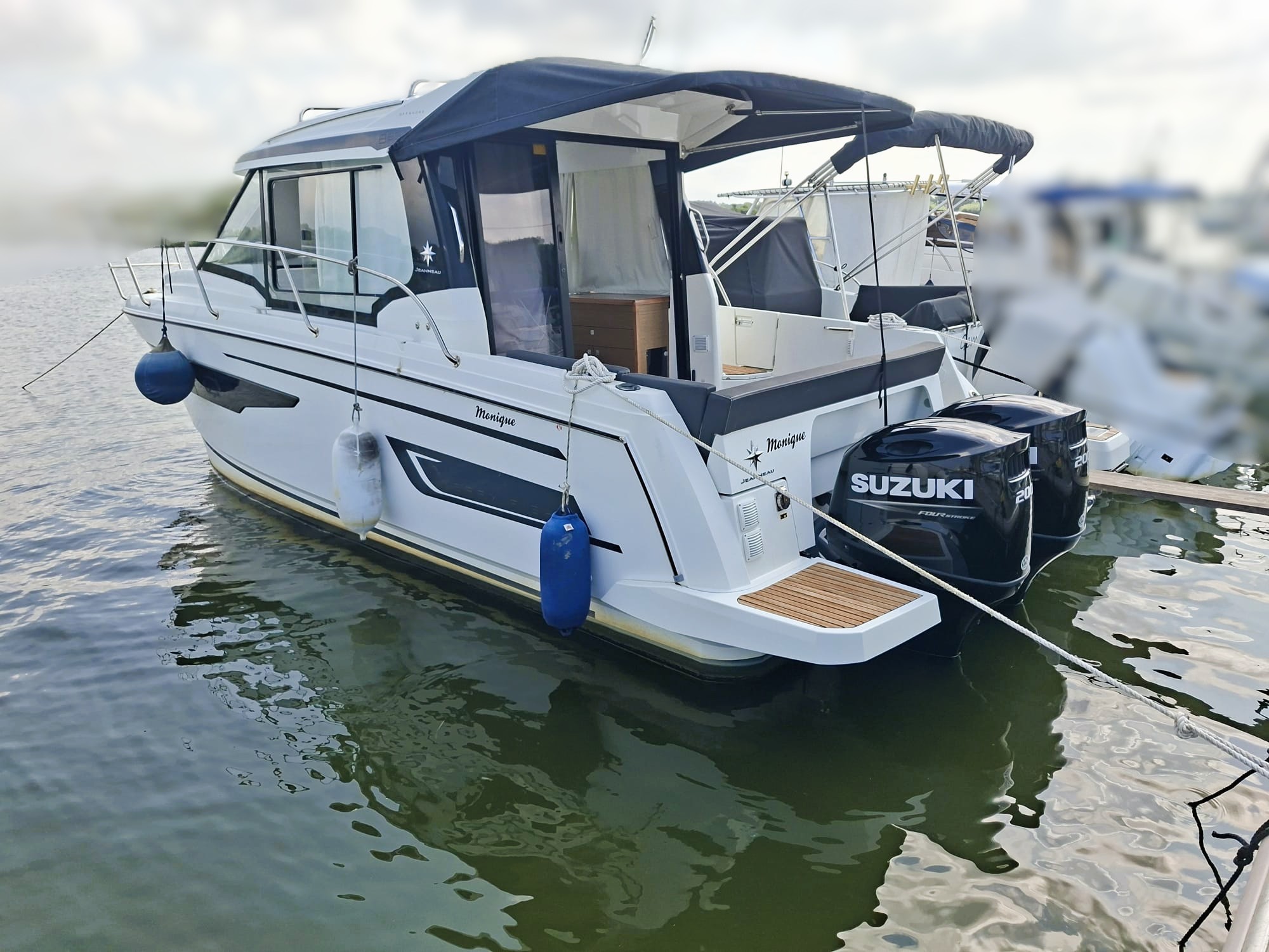 JEANNEAU MERRY FISHER 895 OFFSHORE + 2 x 200HP SUZUKI (2023)<br><a href=dettaglio.aspx?Id=348 >VAI ALLA SCHEDA</a>